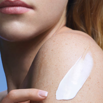 Lipikar texture on model's skin